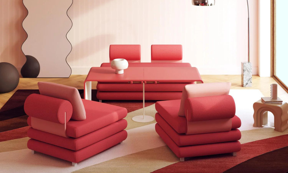 Salon moderne aux tons rouges avec mobilier design, évoquant une ambiance suisse élégante et contemporaine