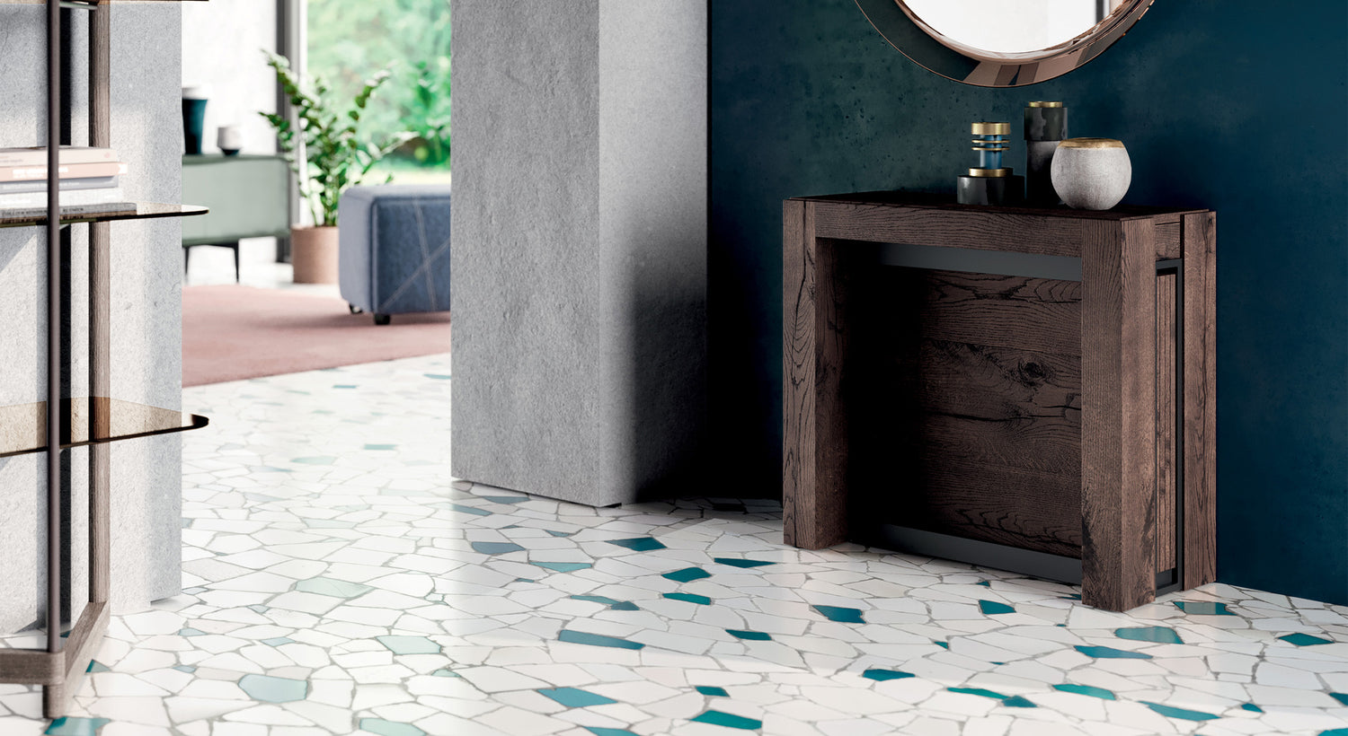 Table extensible en bois foncé fermée, placée dans un intérieur moderne avec sol en mosaïque et mur bleu