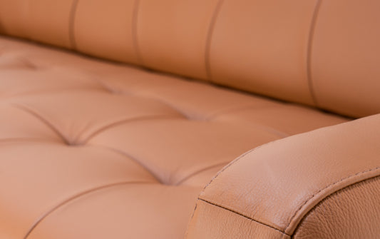 Entretenir et nettoyer un canapé en simili cuir : nos conseils