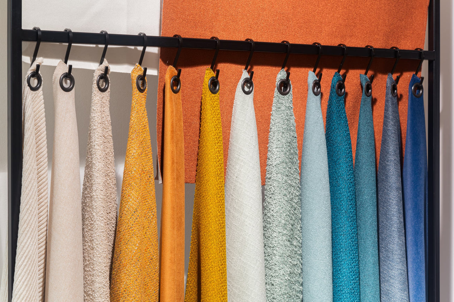 Quel revêtement pour un canapé ? Le guide pour faire le bon choix