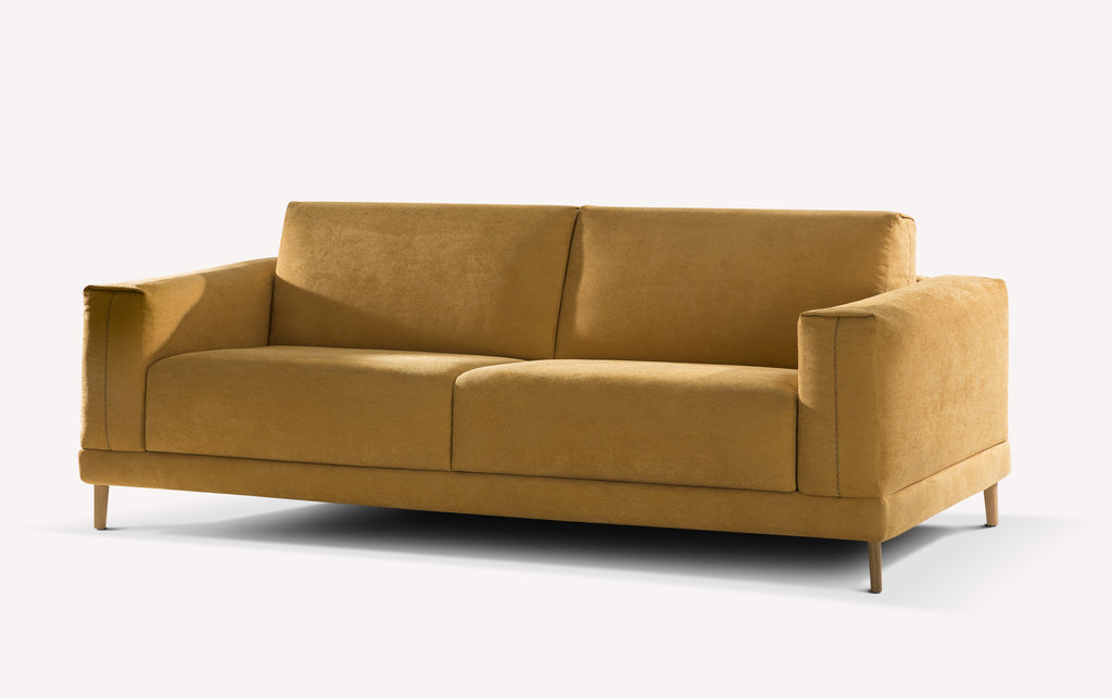 Canapé en tissu jaune Ritz de Baker, design moderne avec accoudoirs épais et pieds en bois