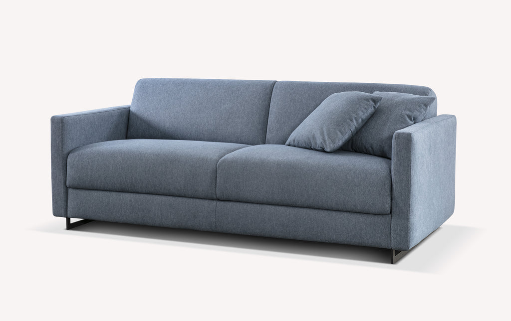 Canapé convertible en tissu bleu, modèle Justin, avec coussins assortis et accoudoirs droits