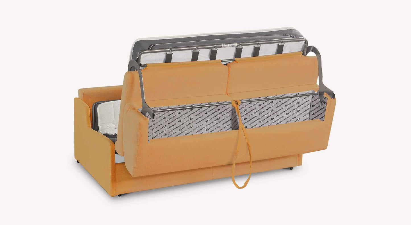 Canapé convertible JERRY Mini Misterio Curry en tissu curry, montrant son mécanisme de dépliage avec coffre de rangement, idéal pour un couchage quotidien.