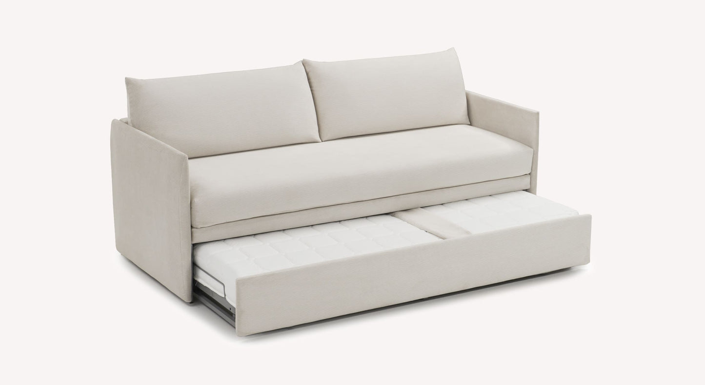 Canapé convertible GAIA Teatro Sand en tissu beige clair avec matelas intégré, design élégant et fonction lit escamotable pour un couchage quotidien confortable.