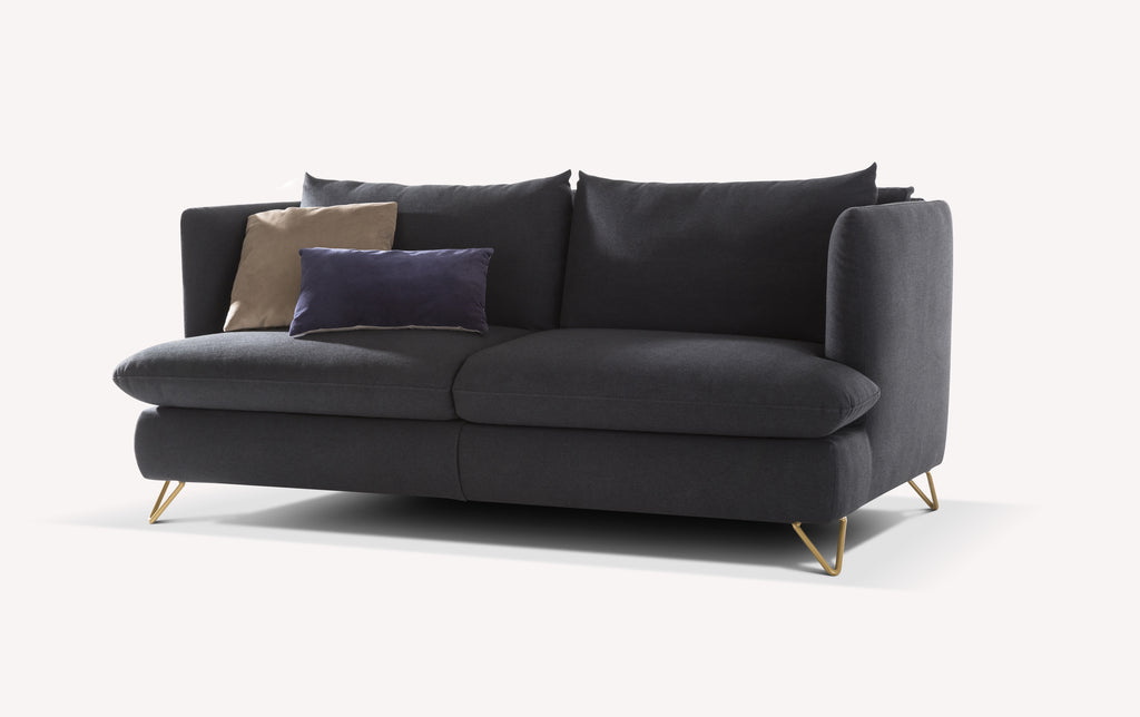 Canapé convertible King en tissu Meraviglia charbon avec pieds dorés et coussins décoratifs