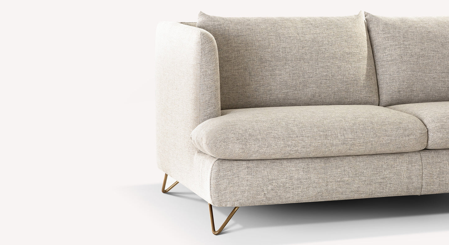 Canapé KING Modi Gris clair en tissu, design moderne avec assise confortable et pieds métalliques épurés, idéal pour un salon contemporain.