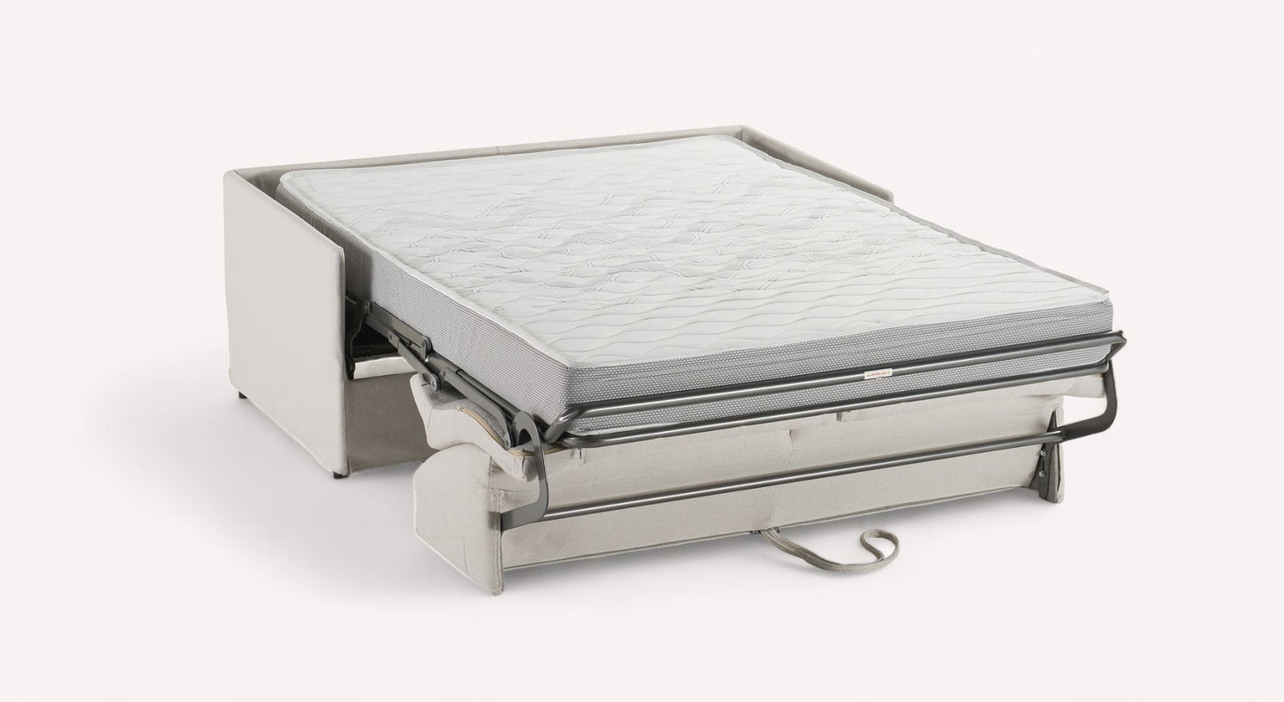Canapé convertible en tissu ivoire, modèle Lia, déplié en lit avec matelas visible